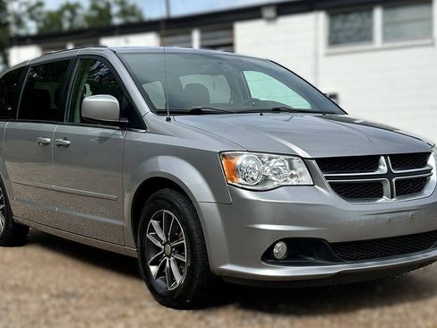 Used 2017 Dodge Grand Caravan SXT FWD image 5