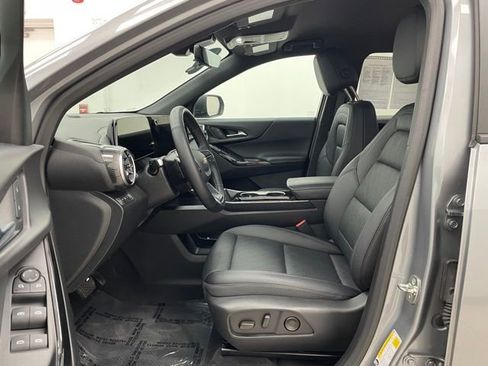 Used 2025 Chevrolet Equinox LT w/ Convenience Package II AWD/4WD image 8
