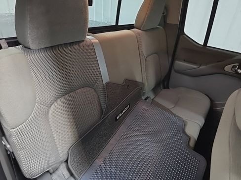 Used 2019 Nissan Frontier SV image 16