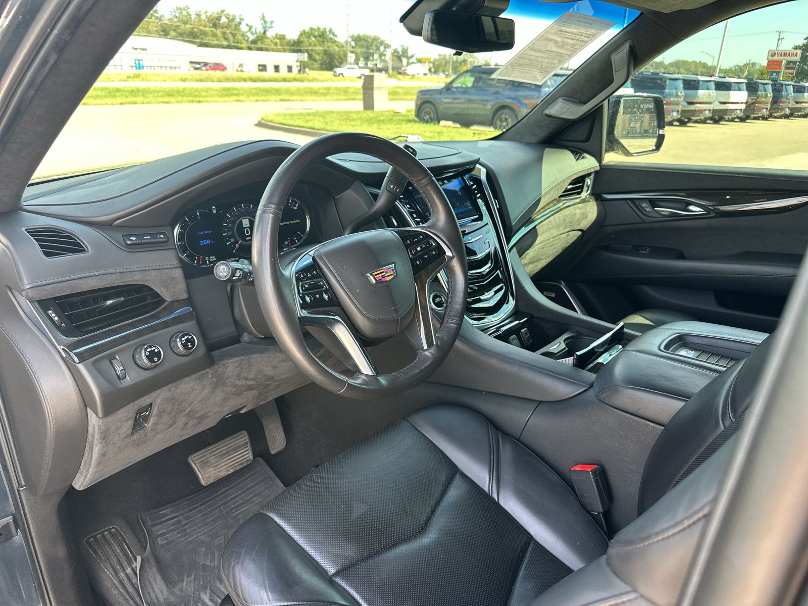 Used 2019 Cadillac Escalade ESV Platinum AWD/4WD image 2