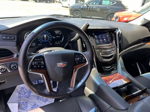 Used 2019 Cadillac Escalade Premium Luxury AWD/4WD image 15