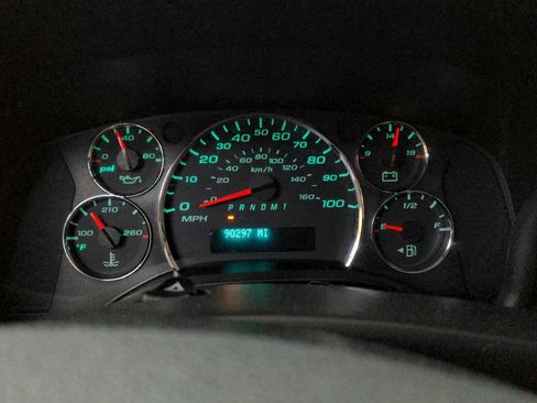 Used 2018 Chevrolet Express 3500 w/ Driver Convenience Package RWD image 18