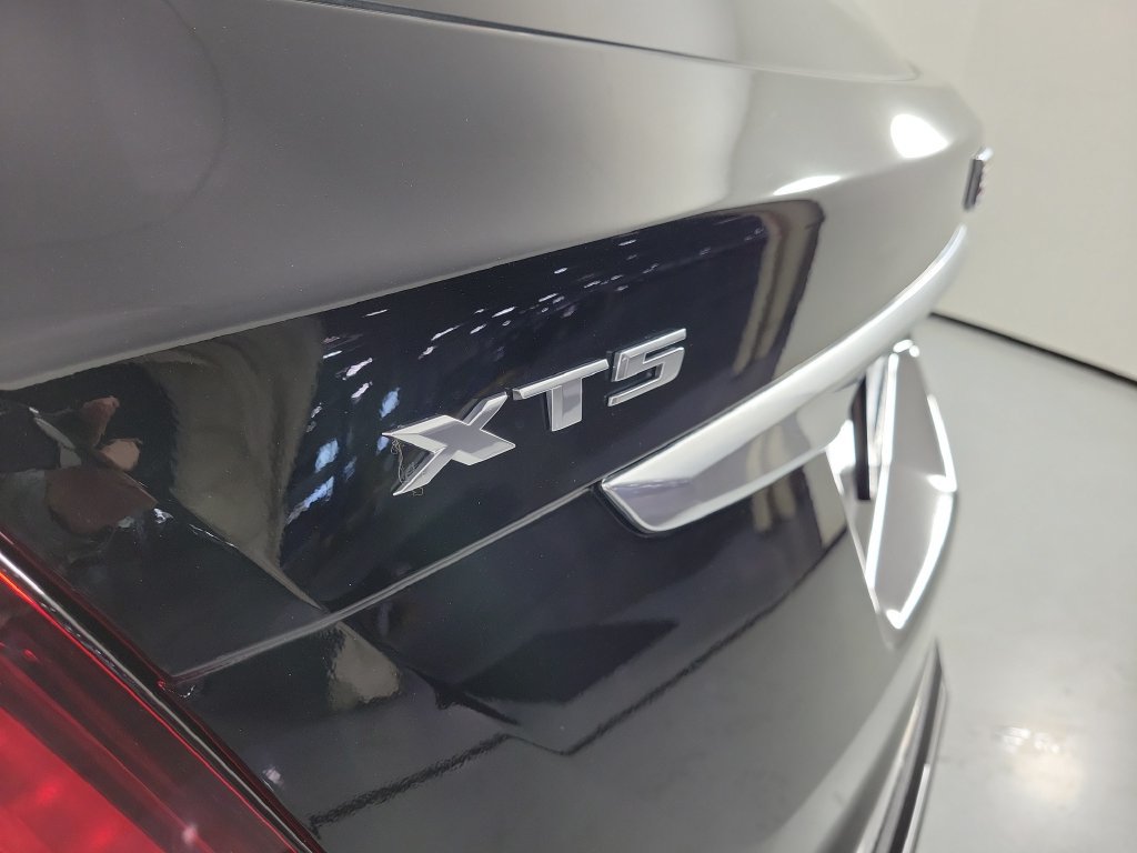 Used 2023 Cadillac XT5 Premium Luxury FWD image 7