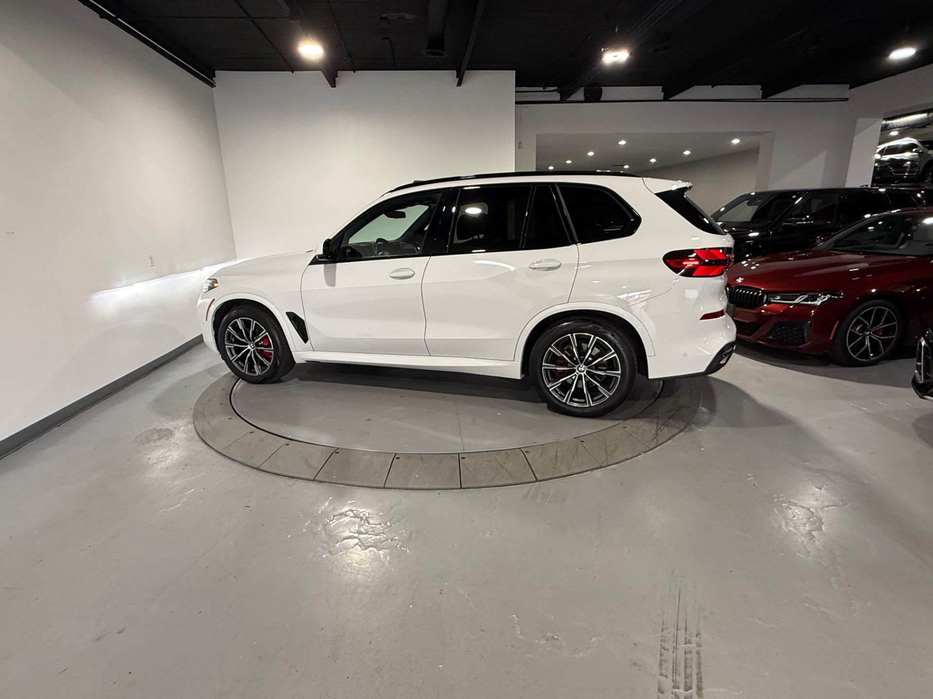 Used 2026 BMW X5 xDrive40i w/ M Sport Package AWD/4WD image 13