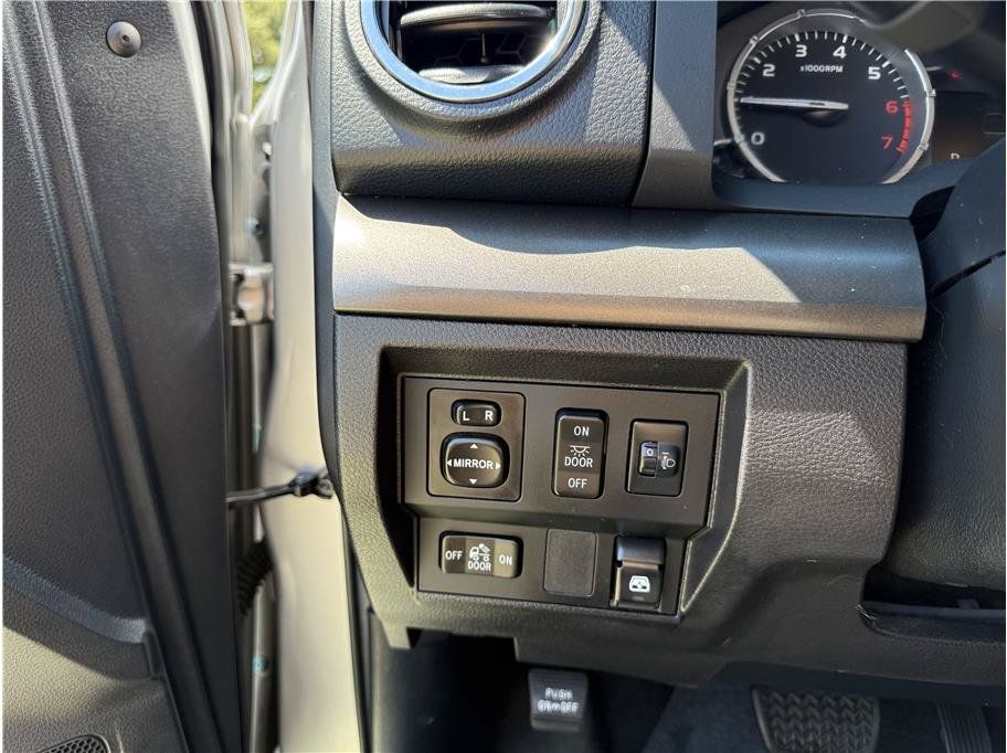 Used 2014 Toyota Tundra SR5 AWD/4WD image 23