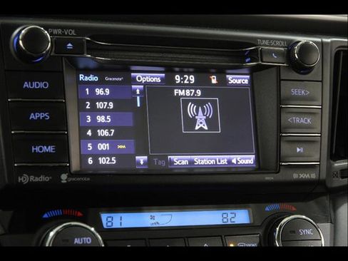 Used 2018 Toyota RAV4 XLE AWD/4WD image 10