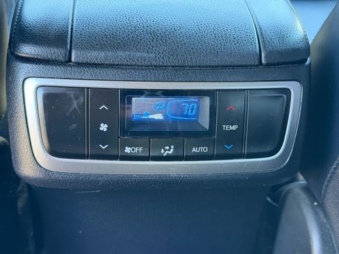Used 2017 Toyota Highlander SE w/ Carpet Mat Package AWD/4WD image 17