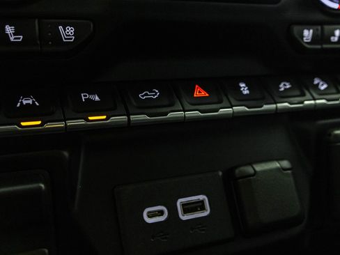 Used 2021 GMC Sierra 1500 Denali w/ Driver Alert Package II AWD/4WD image 32
