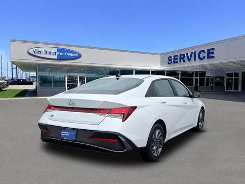 Certified 2024 Hyundai Elantra SEL FWD image 8
