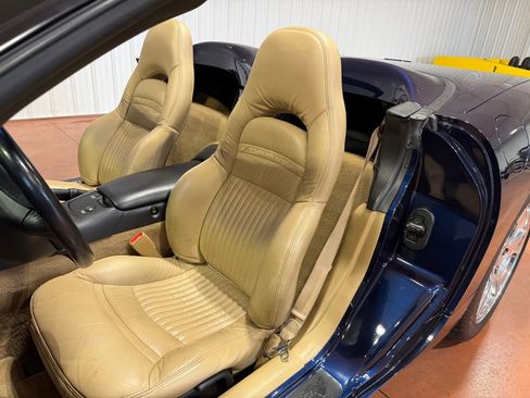 Used 2001 Chevrolet Corvette Convertible w/ Preferred Equipment Group2 image 21