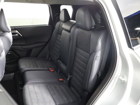 New 2025 Mitsubishi Outlander SE image 30