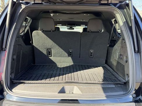 Used 2022 GMC Yukon XL AT4 image 7