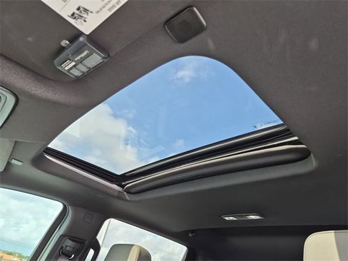 Used 2025 Chevrolet Silverado 1500 ZR2 w/ Technology Package image 15