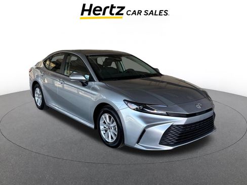 Used 2025 Toyota Camry LE image 1