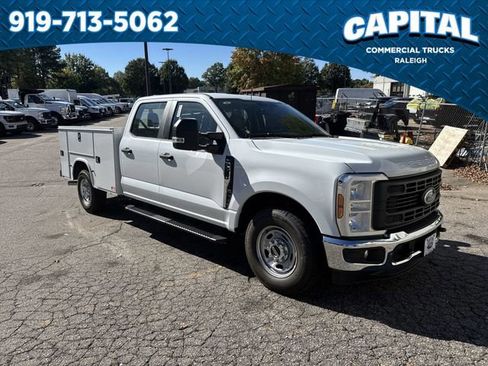New 2026 Ford F250 XL w/ XL Chrome Package image 2
