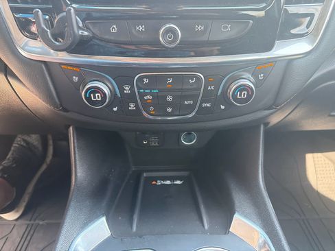 Used 2021 Chevrolet Traverse Premier AWD/4WD image 19