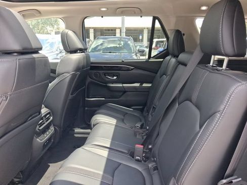 Used 2025 Honda Pilot Touring image 6