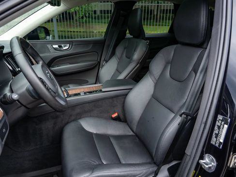 Used 2024 Volvo XC60 B5 Plus AWD/4WD image 11