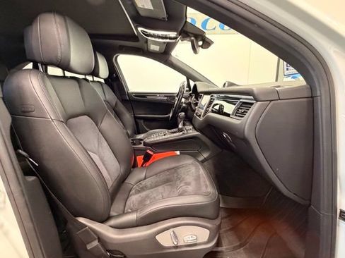 Used 2018 Porsche Macan Sport Edition AWD/4WD image 15