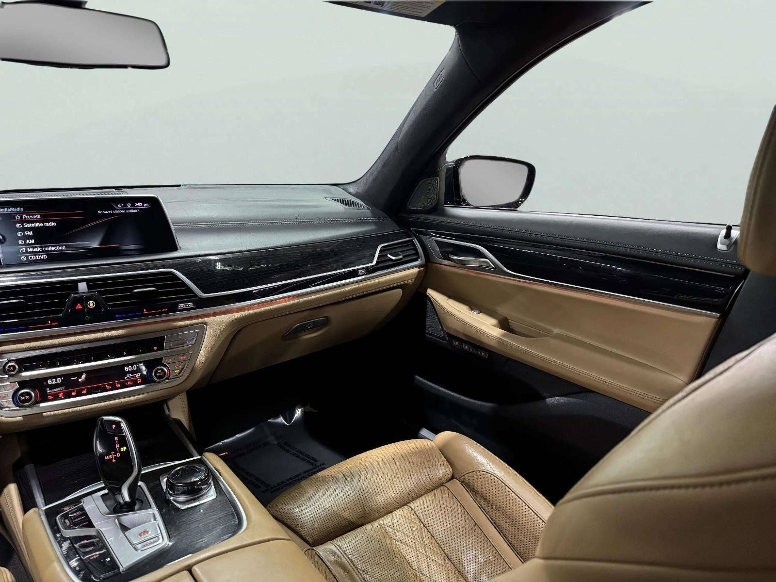 Used 2016 BMW 750i RWD image 27