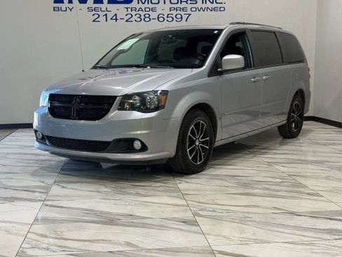 Used 2017 Dodge Grand Caravan GT image 2