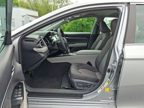 Used 2019 Toyota Camry LE FWD image 14