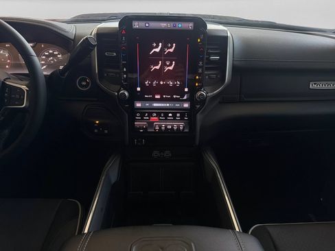 Used 2025 RAM 2500 Laramie AWD/4WD image 18