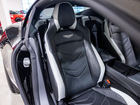 Used 2022 Aston Martin DBS Superleggera RWD image 33