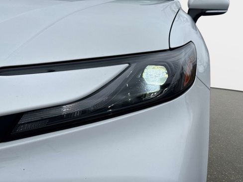 Used 2025 Toyota Camry SE image 8