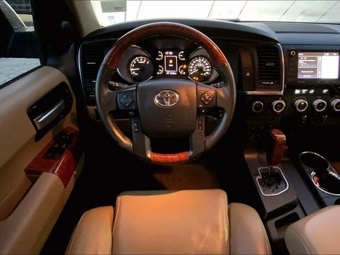 Used 2020 Toyota Sequoia Platinum AWD/4WD image 6