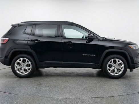 Used 2025 Jeep Compass Latitude image 11