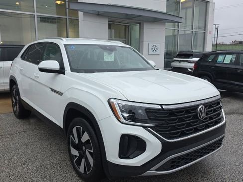 Certified 2024 Volkswagen Atlas Cross Sport SE image 2