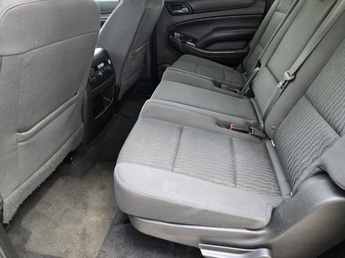 Used 2018 Chevrolet Suburban LS RWD image 18
