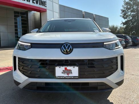 Used 2026 Volkswagen Tiguan SE FWD image 3