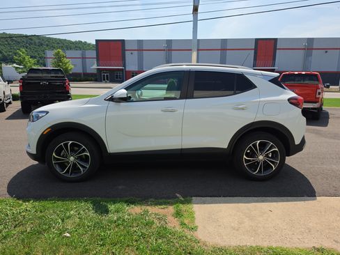Used 2022 Buick Encore GX Select AWD/4WD image 7