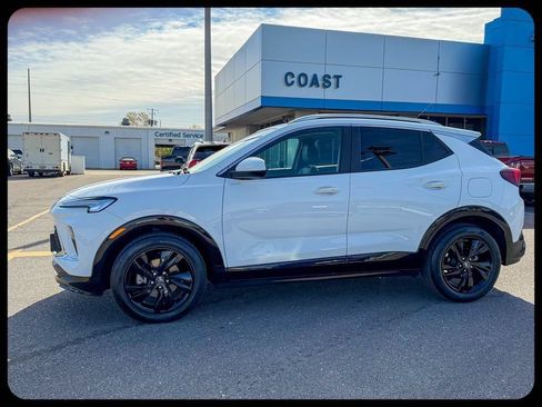 Used 2024 Buick Encore GX Sport Touring FWD image 14
