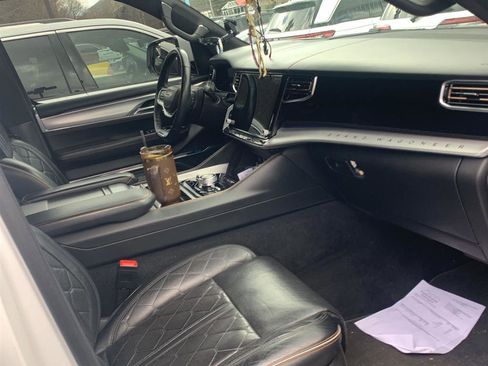 Used 2022 Jeep Grand Wagoneer Series III w/ Flexible Seating Group image 12
