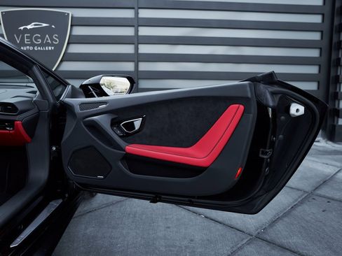 Used 2024 Lamborghini Huracan EVO image 27