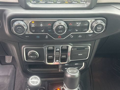 Used 2021 Jeep Wrangler Unlimited Sahara AWD/4WD image 30