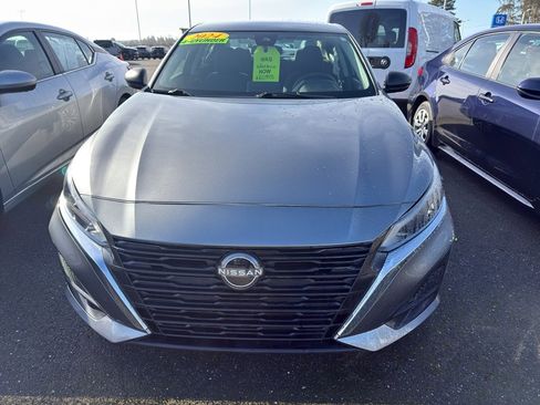 Used 2024 Nissan Altima 2.5 SV image 8