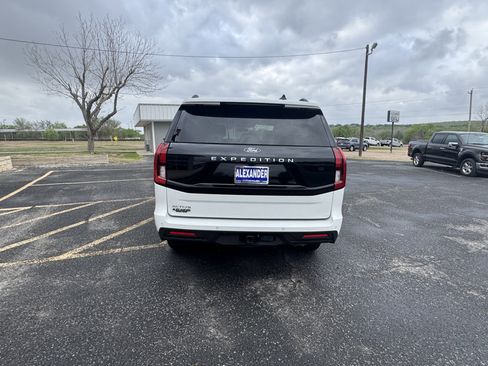 Used 2025 Ford Expedition Active AWD/4WD image 4