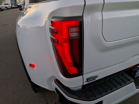New 2026 GMC Sierra 3500 Denali Ultimate AWD/4WD image 12