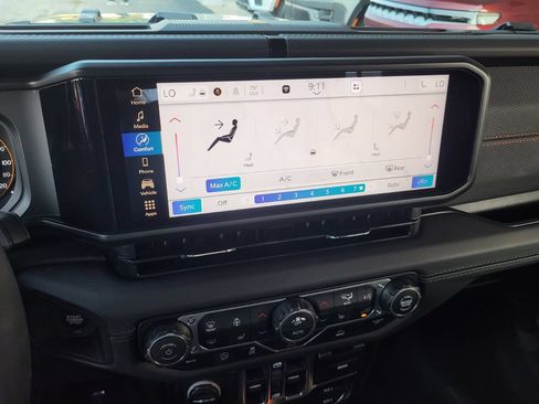 Used 2026 Jeep Gladiator Mojave AWD/4WD image 17