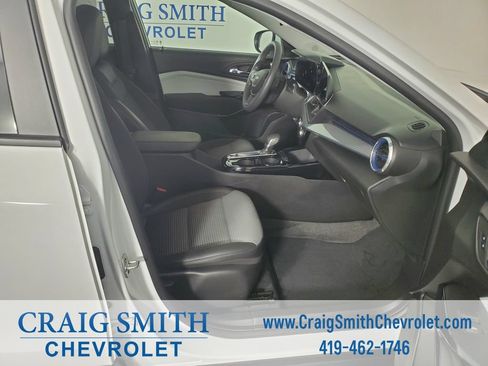 Used 2024 Chevrolet Trax LT FWD image 13