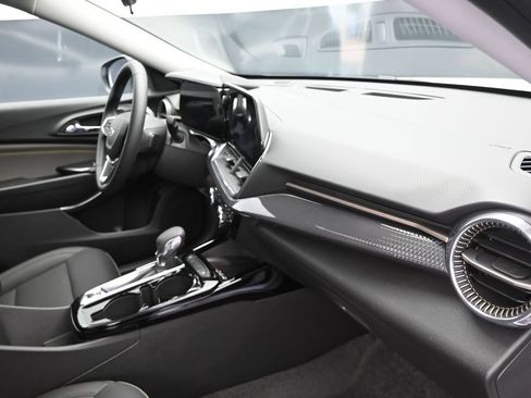 New 2026 Chevrolet Trax ACTIV w/ Sunroof Package FWD image 22