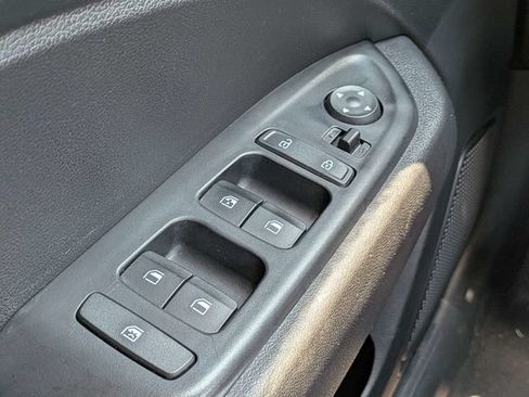 Used 2025 Hyundai Venue SEL FWD image 24