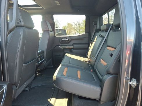 Used 2022 GMC Sierra 1500 AT4 w/ AT4 Premium Package image 10