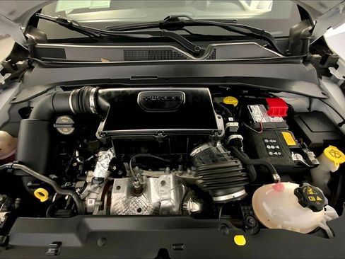 Used 2025 Jeep Compass Limited image 10