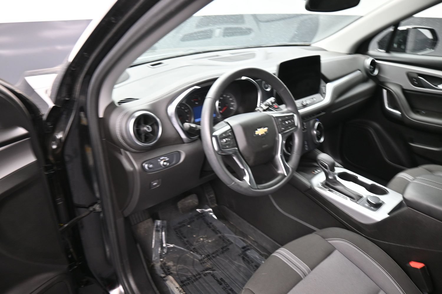 Used 2025 Chevrolet Blazer LT w/ Convenience Package FWD image 12