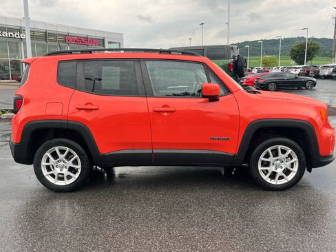 Used 2021 Jeep Renegade Latitude w/ Convenience Group AWD/4WD image 2